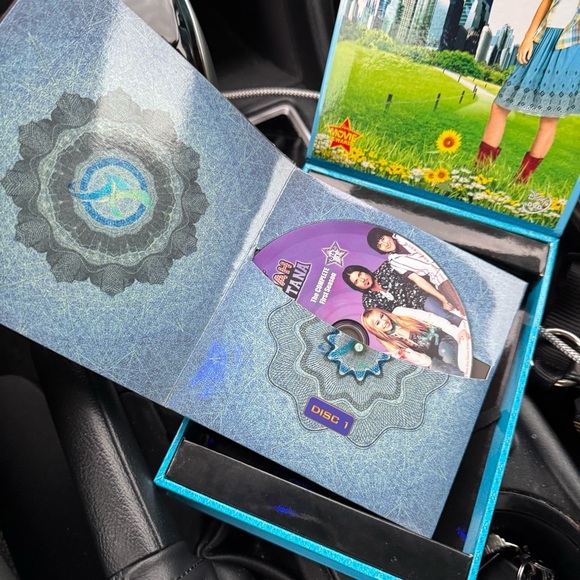 Disney Hannah Montana Season 1 DVD - Blue and Multicolor Cover - Picture 5 of 8